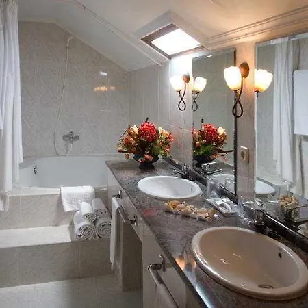 Oria Hotel